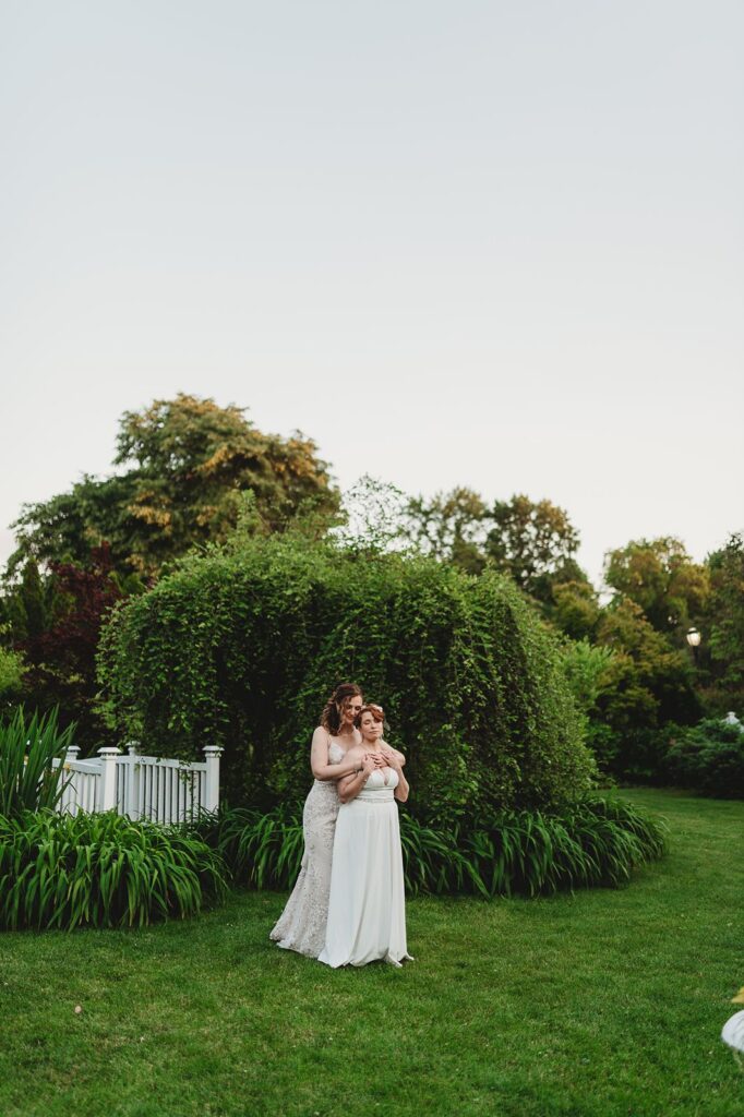 Brides in the lush greenery of the Queens Botanical Garden
